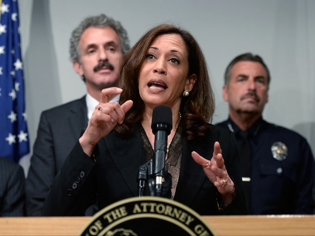 Warren encourages Kamala Harris after she's scolded in hearing