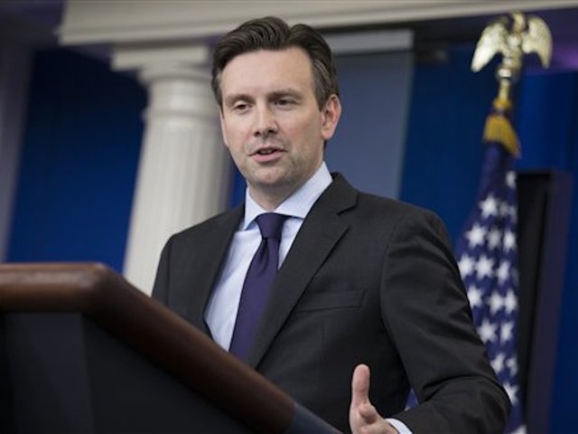 White House: GOP candidates should disavow Trump