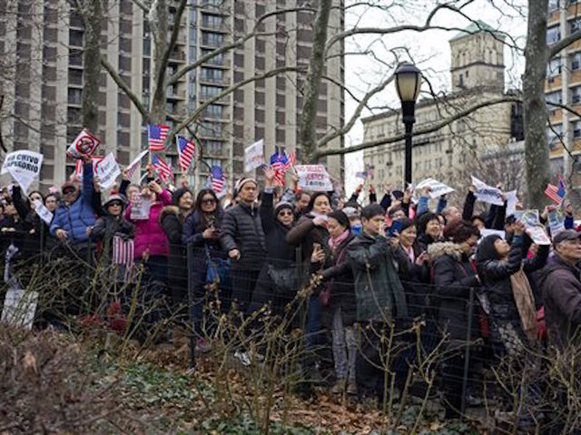1000s rally around US over officer's conviction