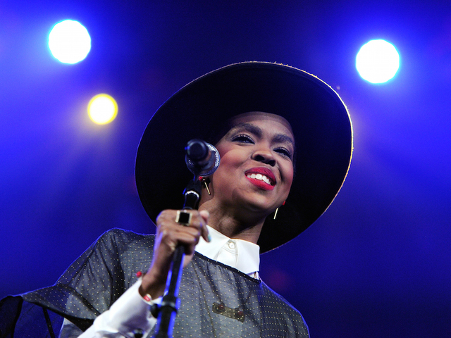 Lauryn Hill vows to 'make it up' to angry fans
