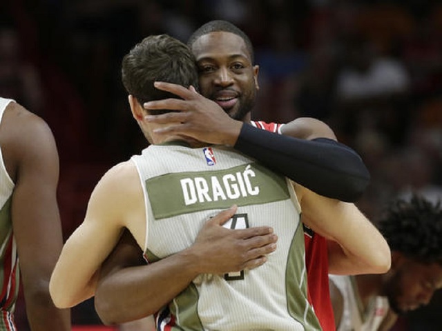 Wade a winner again in Miami, Bulls top Heat 98-95