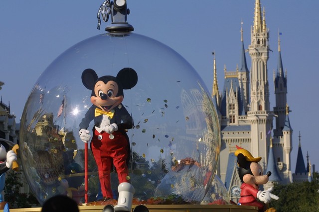 Staff can enter rooms at Disney world without consent Staff can enter rooms at Disney world without consent