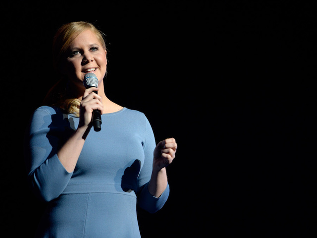 Amy Schumer supports Kaepernick, sits out Super Bowl ads