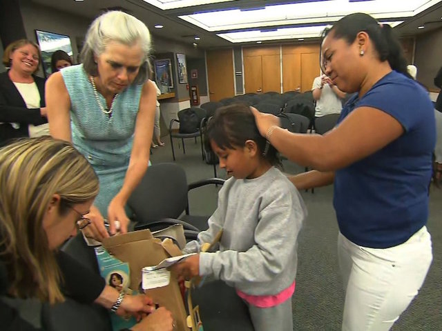 Hundreds of separated children not reunited amid slow progress